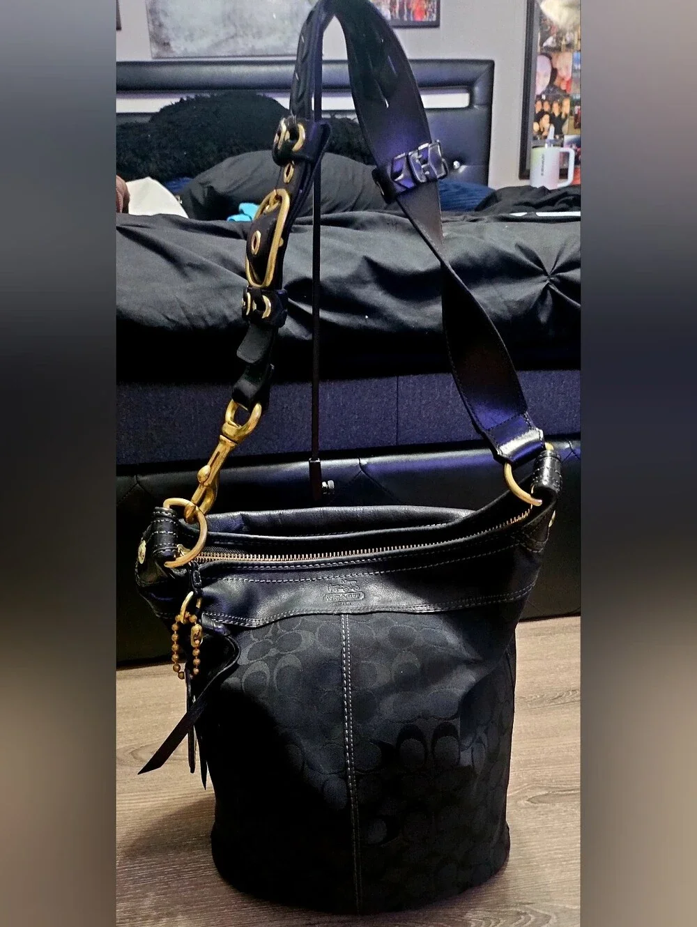 Vint/Auth. Y2K Monogram Coach Bleecker Duffle Bucket Bag Black/Gold G0768-11438